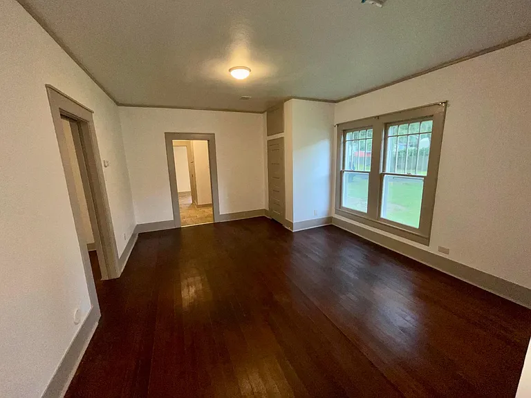 309 S West St — Photo 5