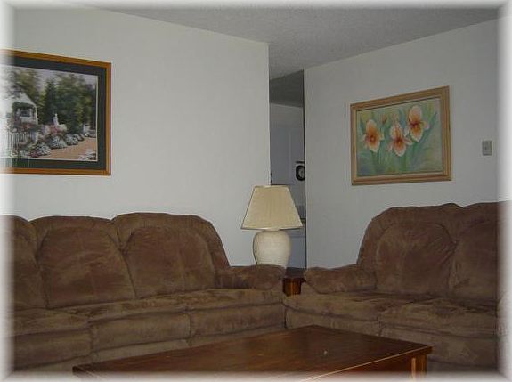 4th image of 1159 N Catherine St