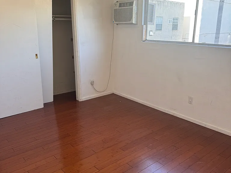 6819 Variel Ave #6 — Photo 4