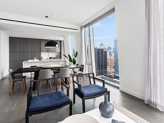 4th image of 645 W 59th St #2602