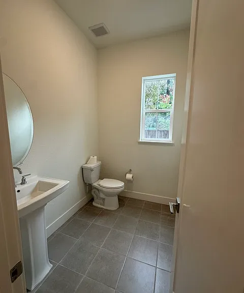 100 Village Ln — Photo 29