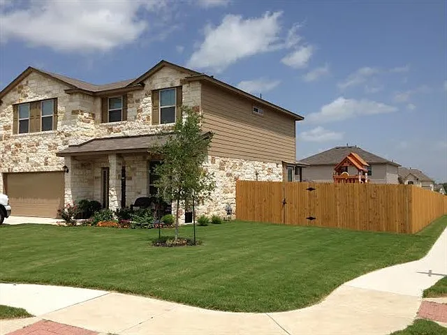 Beautiful Like New Home In Leander! — Photo 2