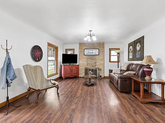 5th image of 208 E Vine St