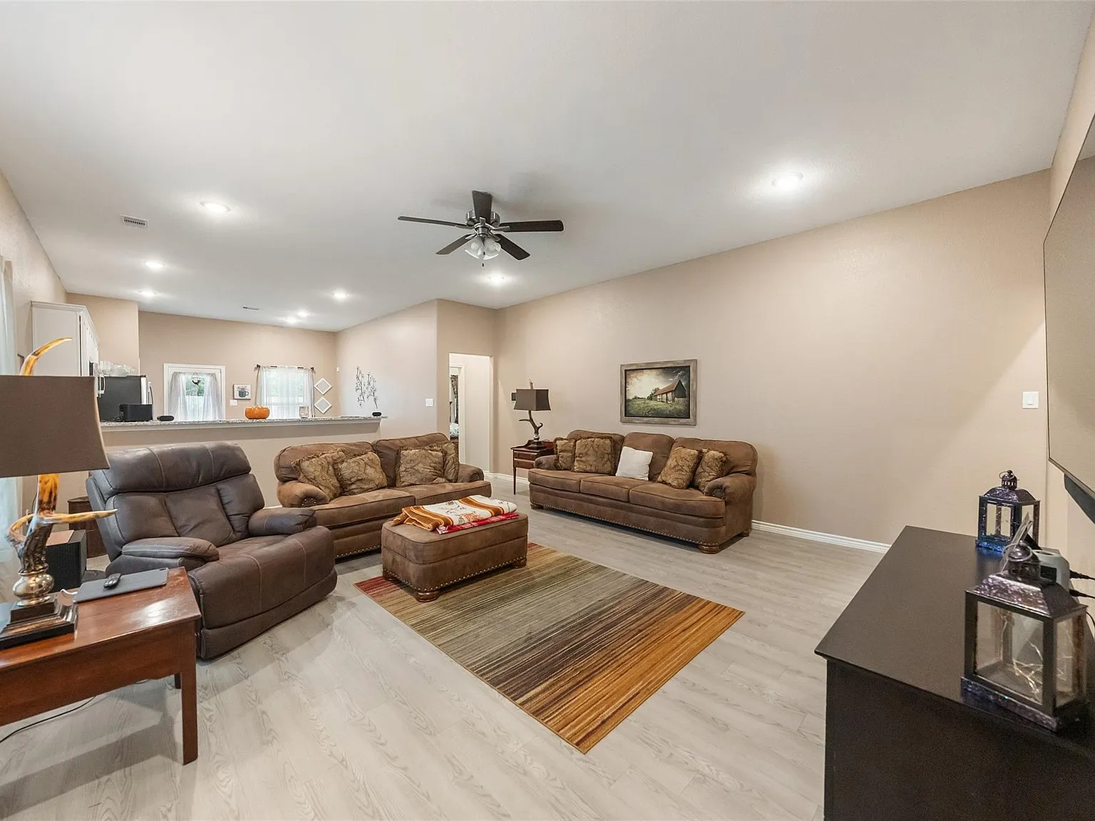 3 bed, 2.0 bath, 1412 sqft, $1,950 — Photo 4