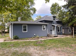 911 28th St SE, Cedar Rapids, IA 52403