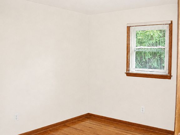 5th image of 1317-1319 University Dr #1317