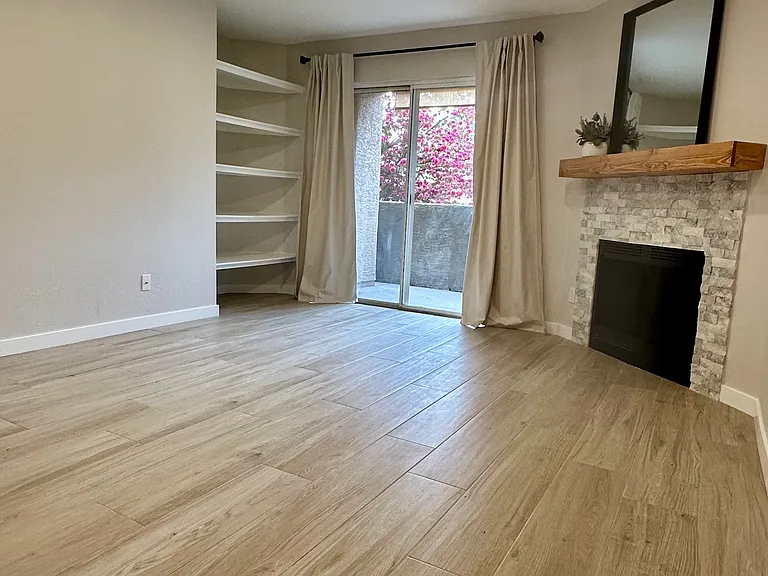 3845 E Greenway Rd — Photo 2