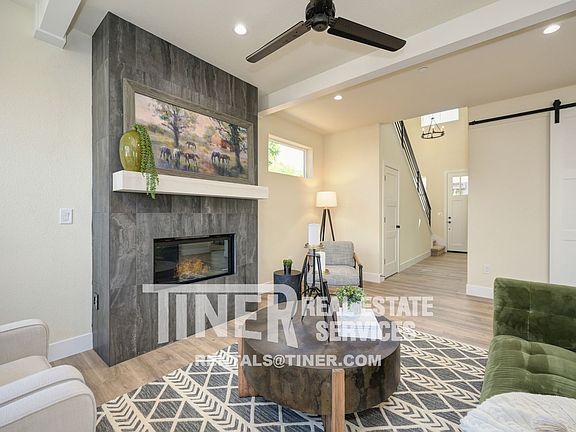 2nd image of 8945 Fair Oaks Blvd