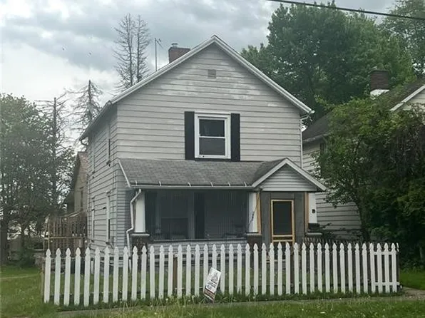 727 S State Line Rd, Sharon, PA 16146