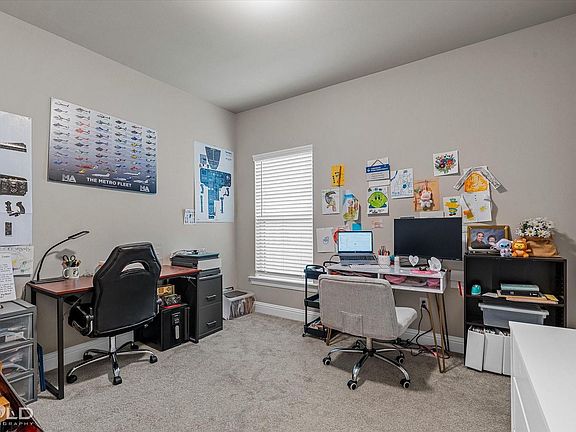 5th image of 208 Berkshire Pl