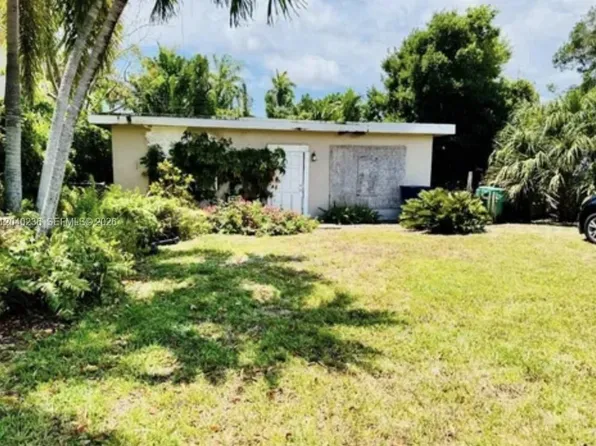 2616 NE 214th St, Miami, FL 33180