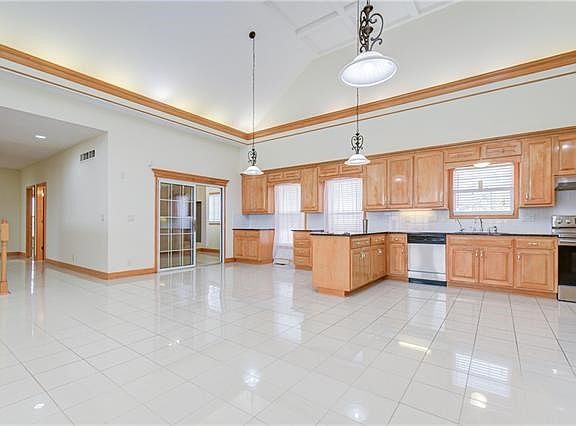 4th image of 9723 S Windsor Dr