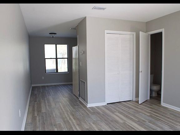 5th image of 2744 Ocean Dr APT B