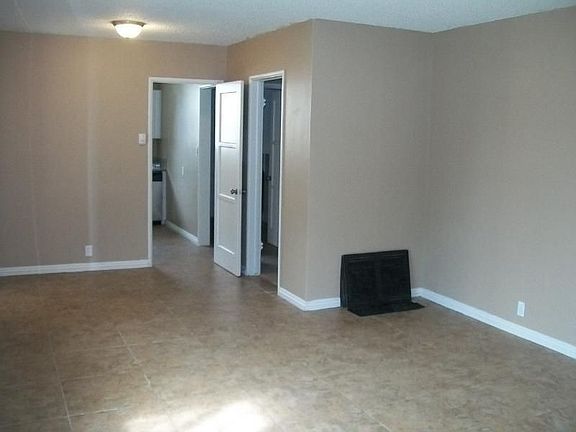 4th image of 11426 Freer Ave