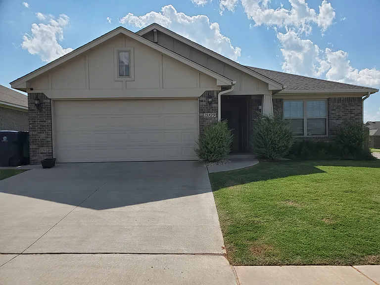 15729 Capulet Dr — Photo 3