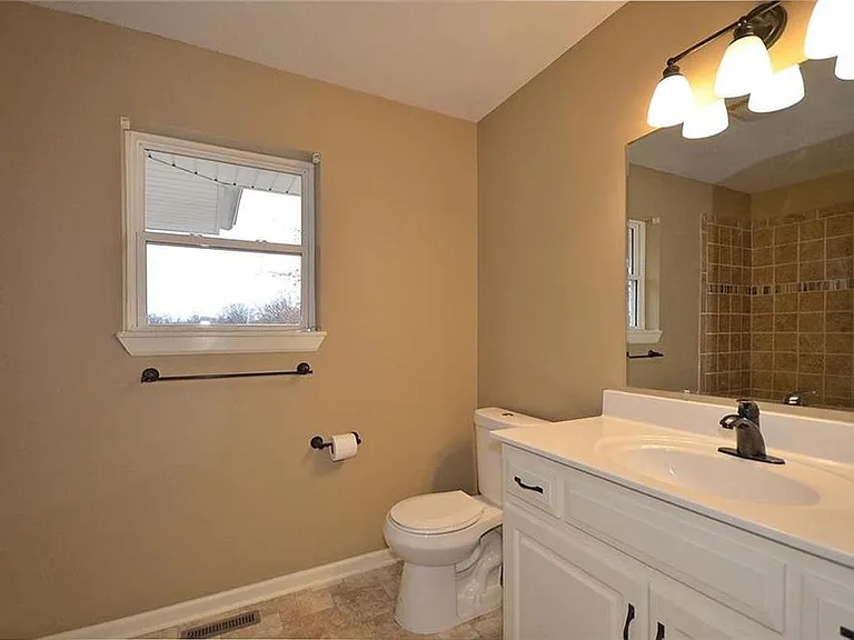 6130 NE Vivion Rd — Photo 14