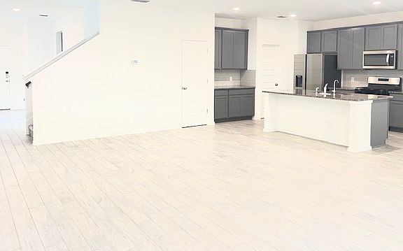 4th image of 166 Canopy Oak Rd