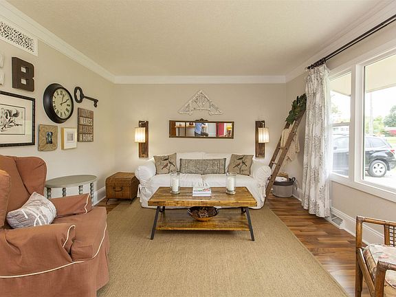 3rd image of 50596 Mayfair Dr