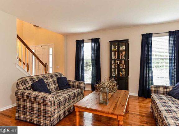 4th image of 2 Fordham Ct