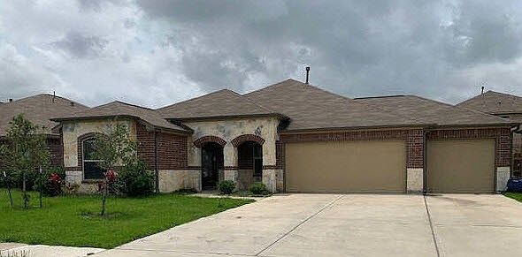1st image of 31 Royal Rose Dr