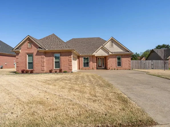 4984 Baywood Dr, Millington, TN 38053