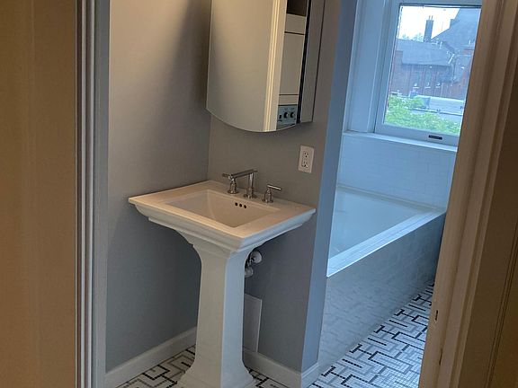 3rd image of 2672 W 14th St APT 1