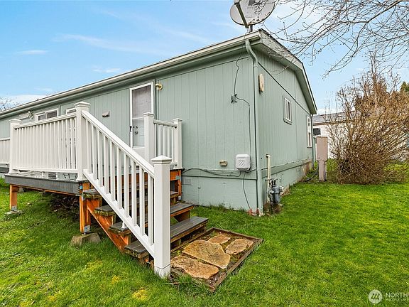 4th image of 2350 Douglas Road #17