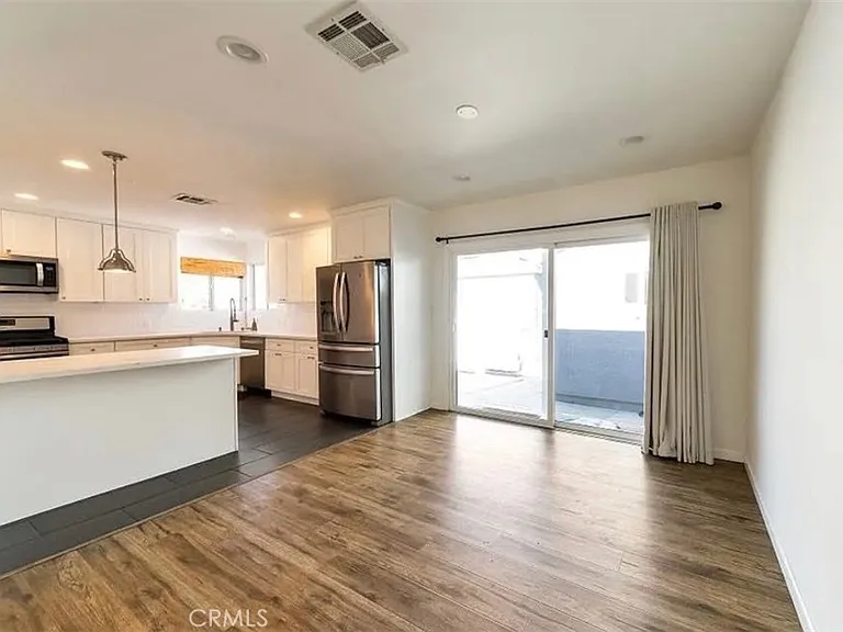 11613 Haynes St — Photo 3