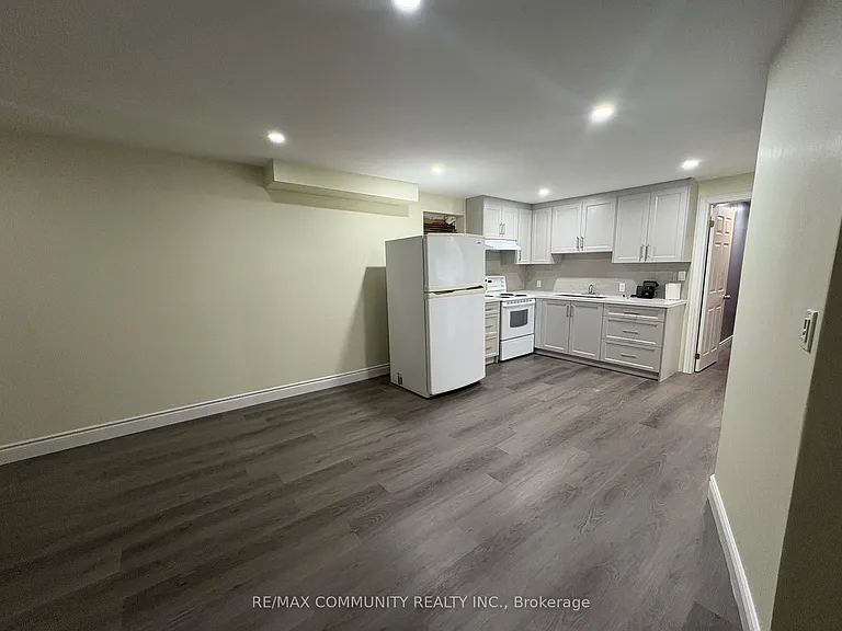 117 Millhouse Cres #LOWER — Photo 3