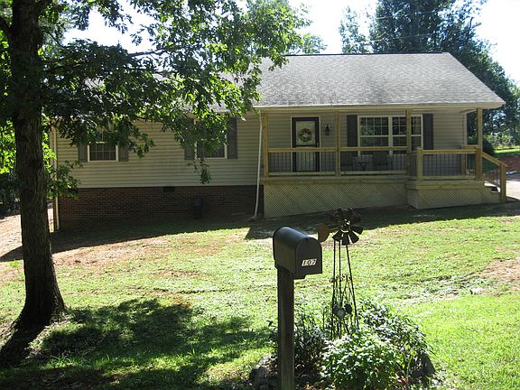 2nd image of 107 Higgens Ct