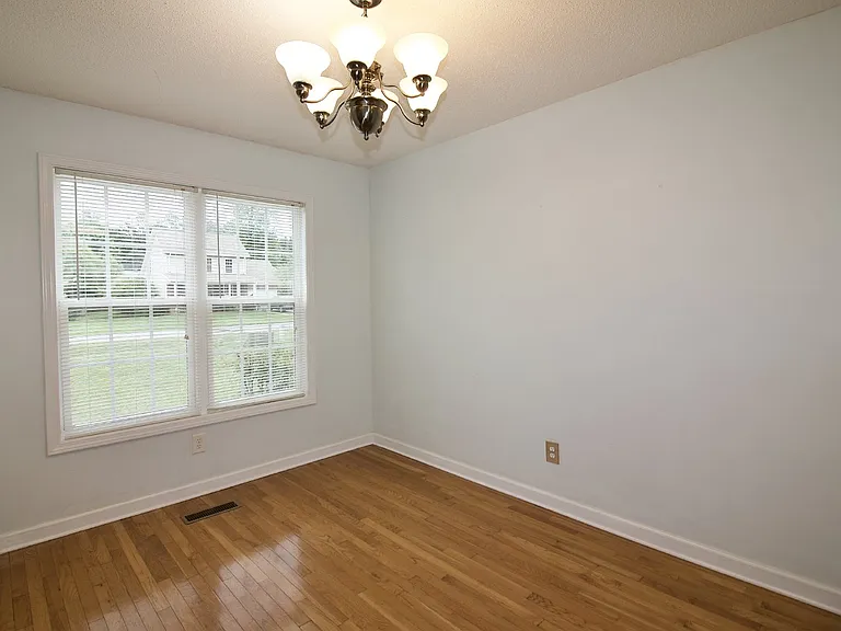129 Lori Ln — Photo 11