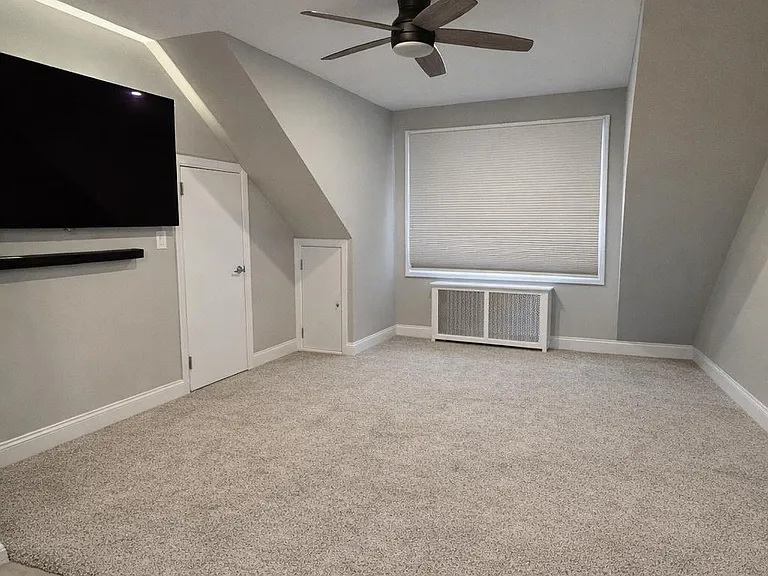 186 Christie Ave — Photo 8