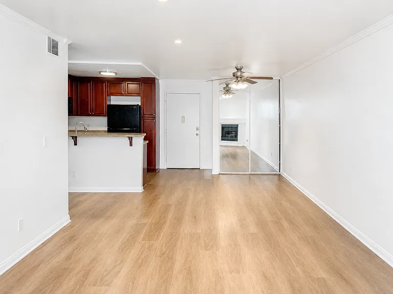 5525 Canoga Ave #209 — Photo 3