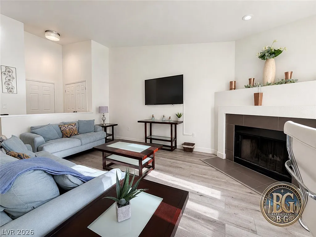 1 bed, 1.0 bath, 1038 sqft, $1,800 — Photo 3