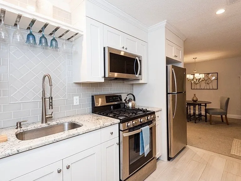 1 Greenbriar Dr #305 — Photo 14