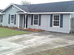613 Honey Ridge Ln, Hinesville, GA 31313