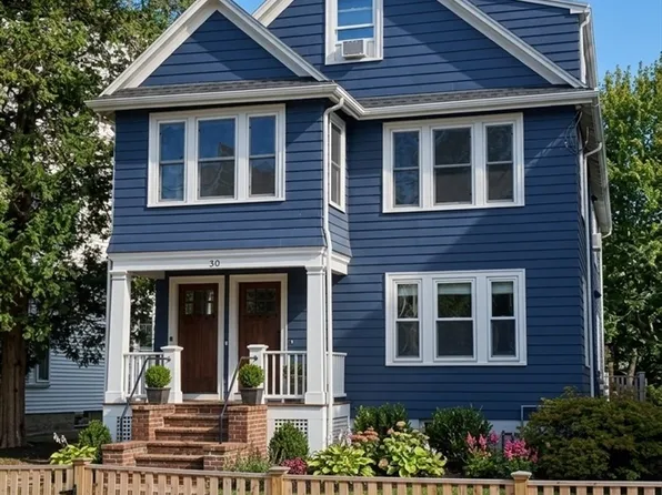 30 Cypress St #2, Brookline, MA 02445