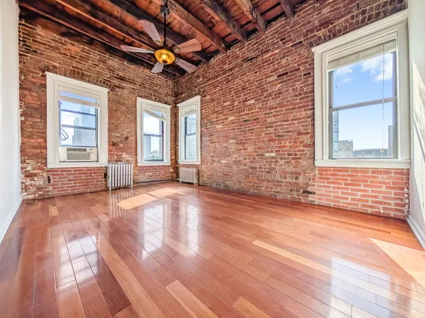 48 Graham Avenue image 1 of 7