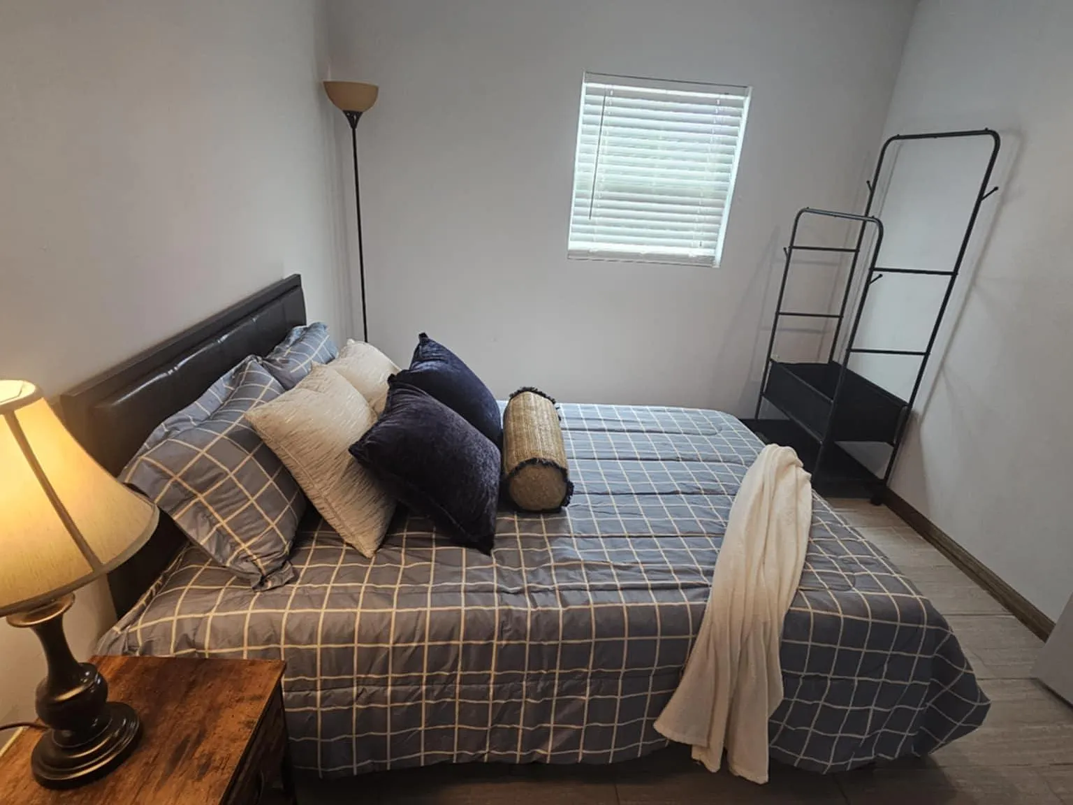 4 bed, 3.0 bath, 2450 sqft, $888 — Photo 3