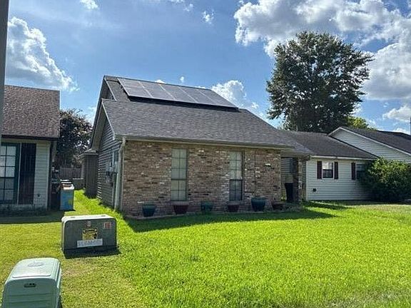 3rd image of 102 Logan St