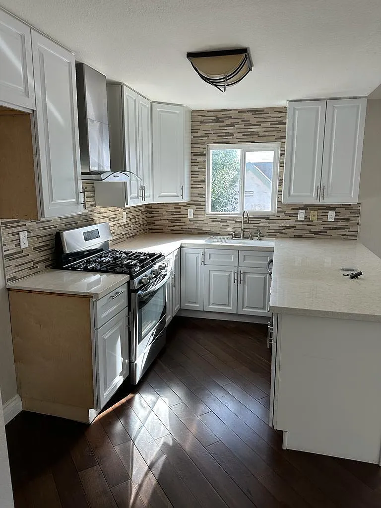 2 bed, 900 sqft, $2,395 — Photo 2