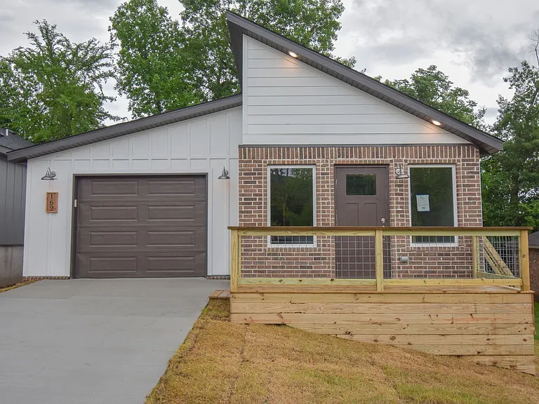 162 S Woodsprings Dr — Photo 1