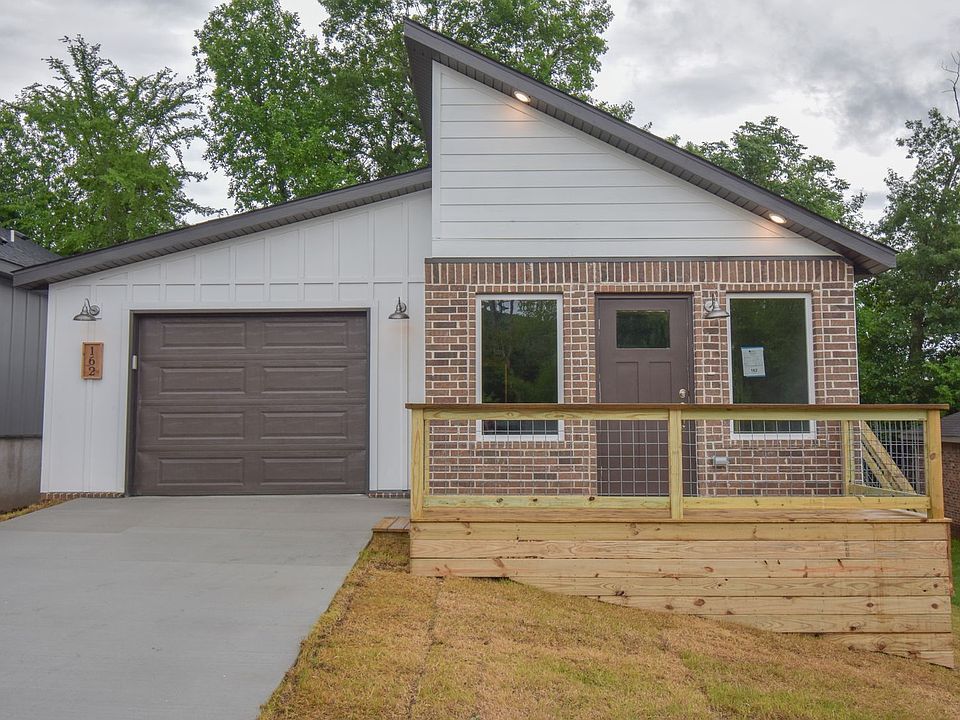1st image of 162 S Woodsprings Dr