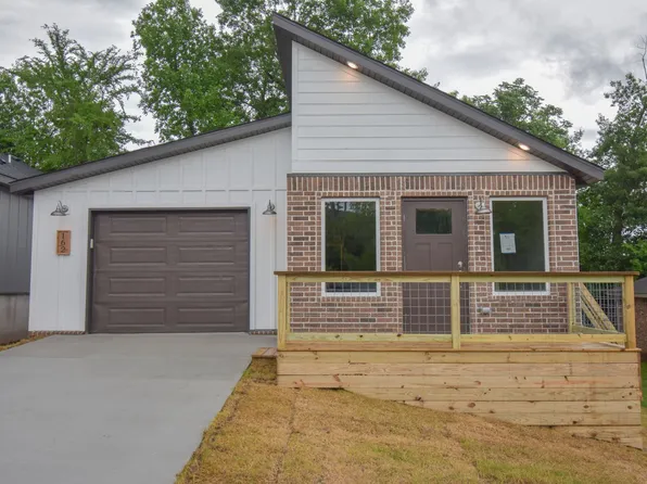 162 S Woodsprings Dr, Fayetteville, AR 72701