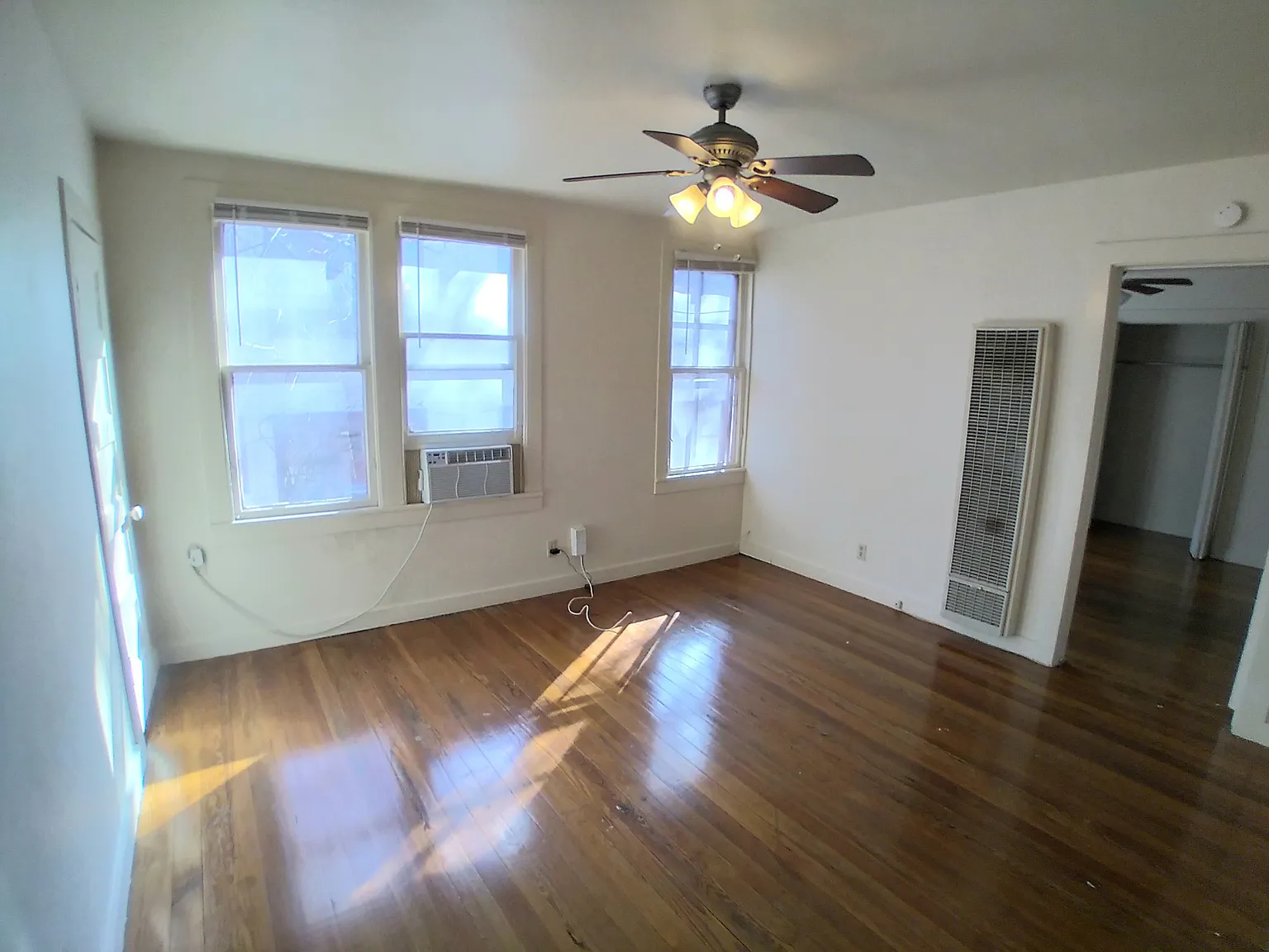 215 W Magnolia — Photo 4