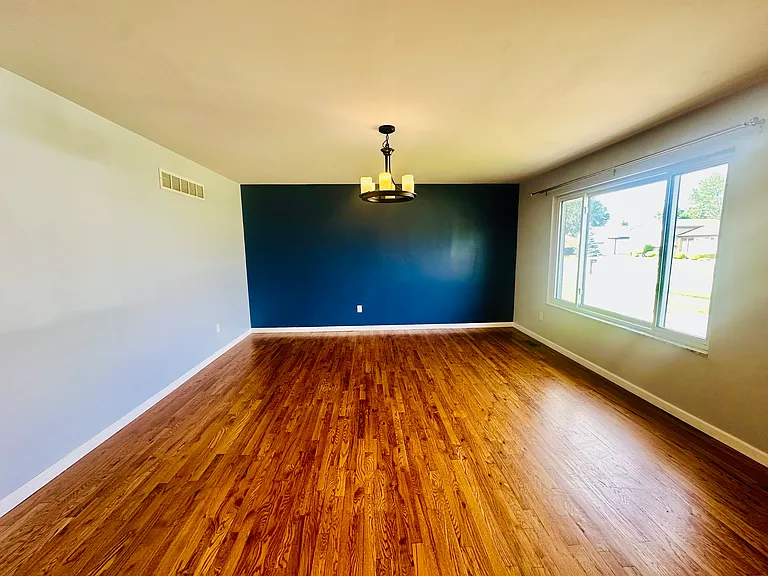 39326 Roland Dr — Photo 3