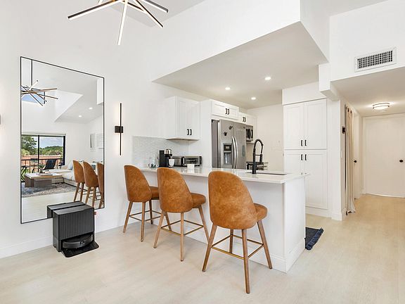 5th image of 1008 Green Pine Boulevard #H3