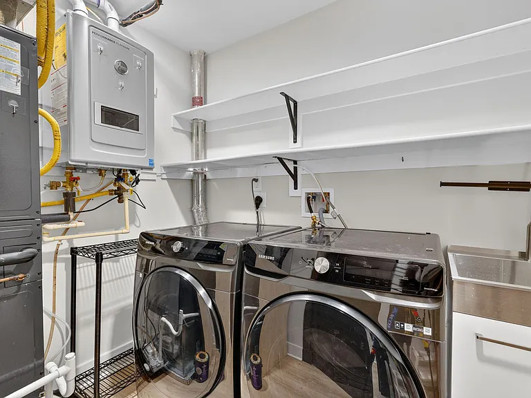 Spacious Laundry Room w/Full-Sized Appliances