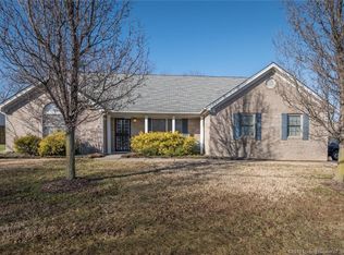 4001 Crimson Point Dr, Jeffersonville, IN 47130