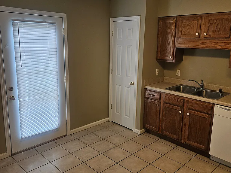 27 Princeton Ct #27 — Photo 8